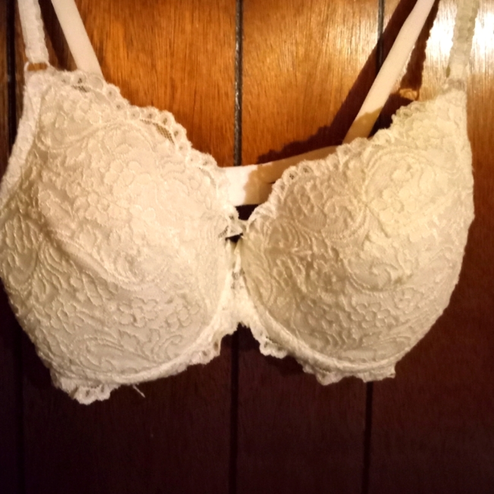 TWO BRAND NAMES BRA SET SIZE 38D